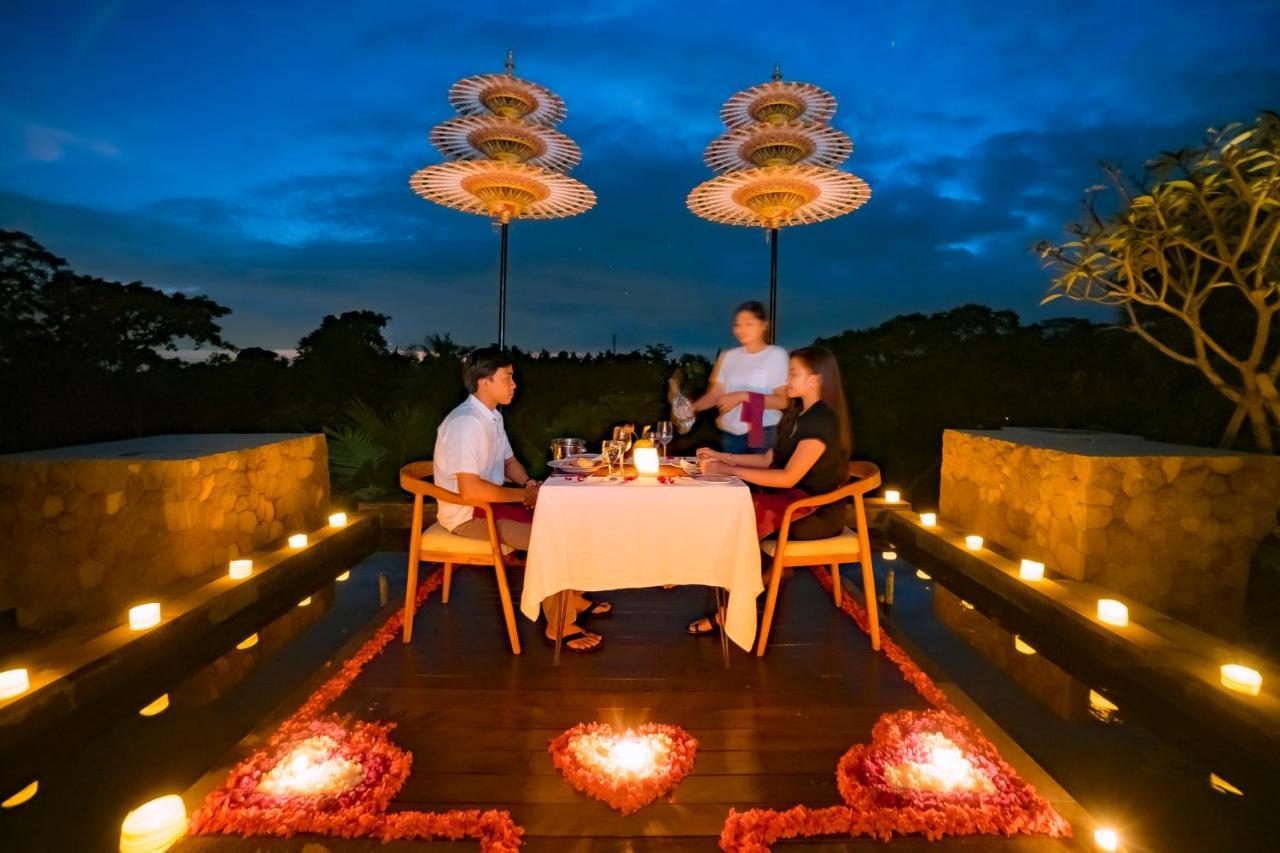 Weda Cita Resort And Spa By Mahaputra Убуд Екстериор снимка Romantic dinner at a resort in Bali, Indonesia
