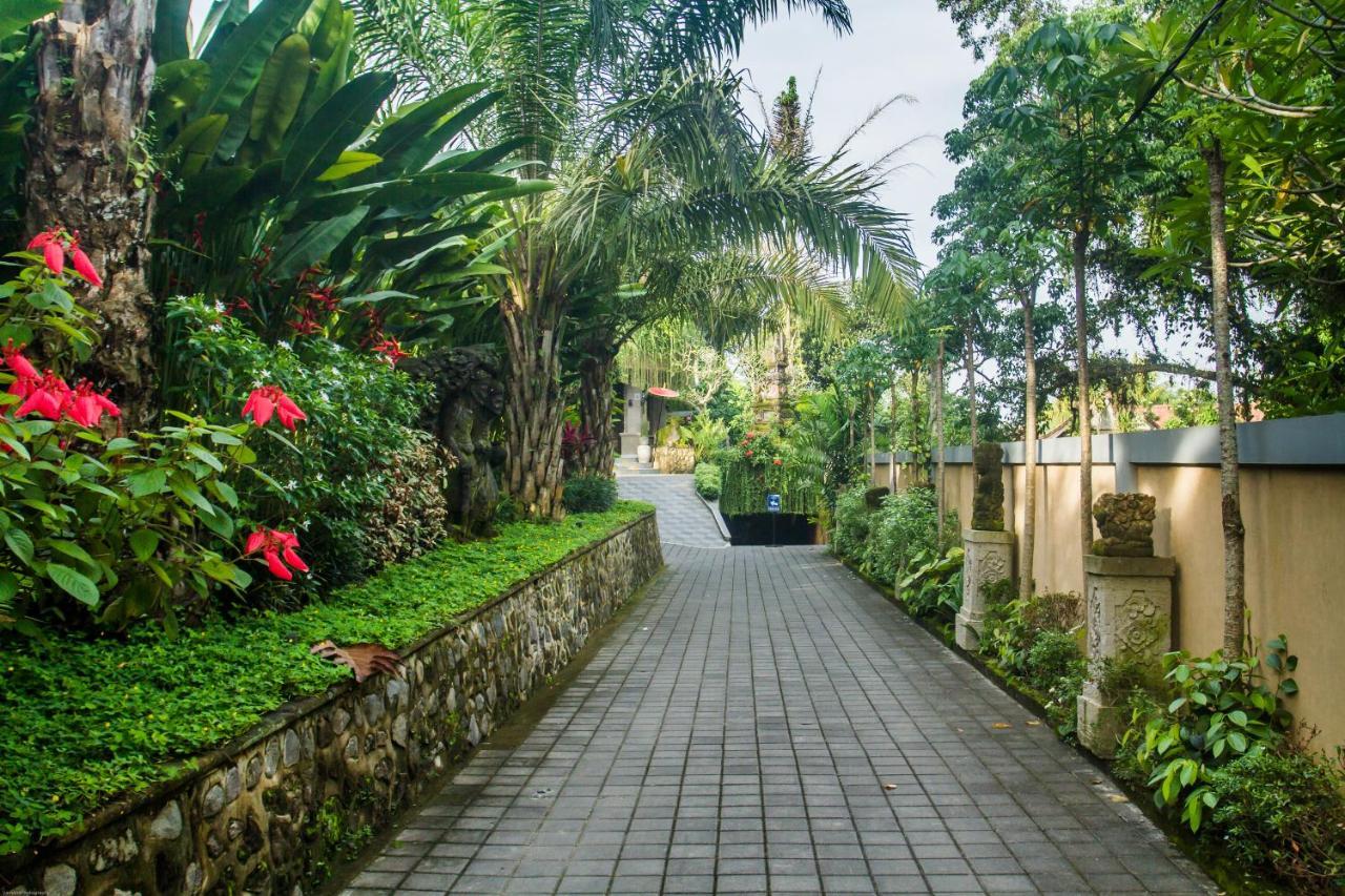 Weda Cita Resort And Spa By Mahaputra Убуд Екстериор снимка The path leading to the main entrance of the hotel
