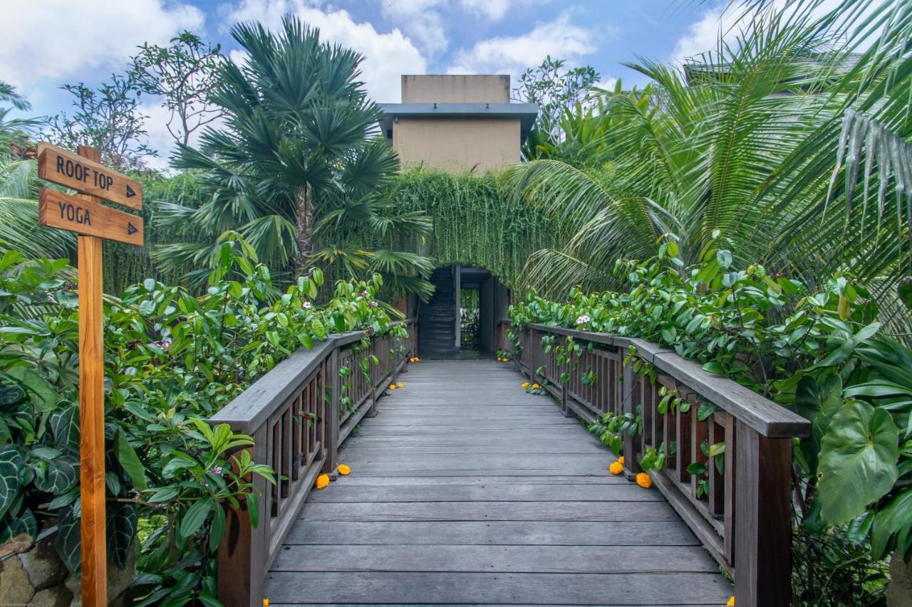 Weda Cita Resort And Spa By Mahaputra Убуд Екстериор снимка The entrance to the Tree Top